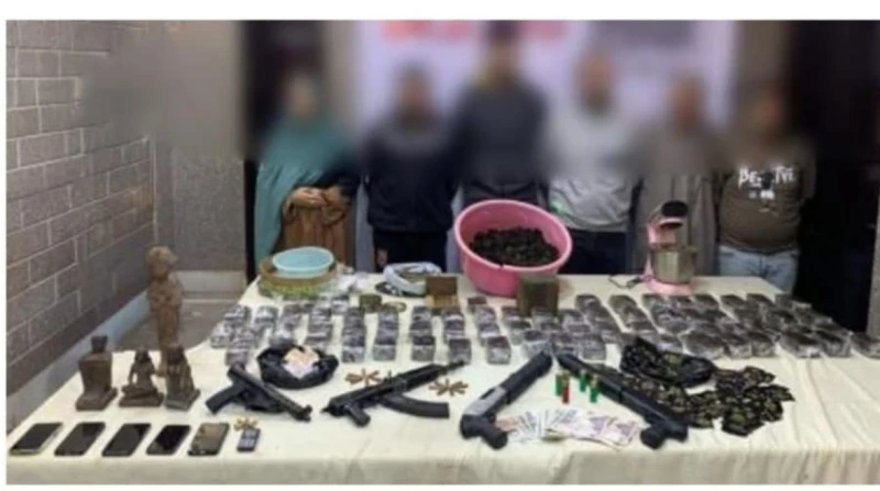 بينهم سيدة.. ضبط 6 عناصر إجرامية بحوزتهم مخدرات وأسلحة بالشرقية ألقت أجهزة الأمن، بمديرية أمن الشرقية، القبض على سيدة و3 رجال بحوزتهم مخدرات ثمنها 8