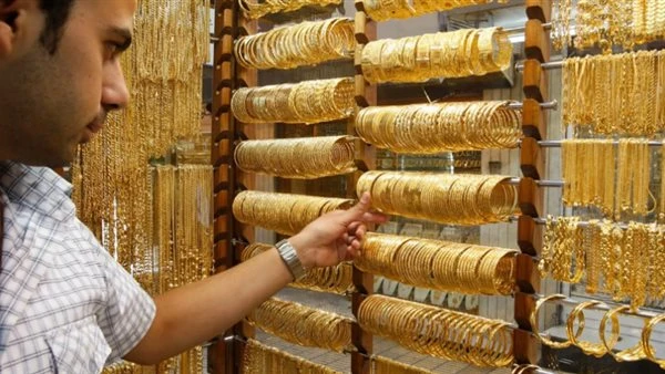 عيار 21 يحزن العرسان قبل العيد .. سعر الذهب في ختام تعاملات اليوم يحدث ضجة في مصر فهل يلجأ المقبلين علي الزواج لشراء عيار 18؟ شهدت سعر الذهب في ختام تعاملات اليوم السبت، 22 مارس 20
