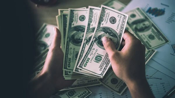 تحرك سعر الدولار يثير الجدل خلال عطلات البنوك اليوم الجمعه وهذا أعلى سعر للدولار في السوق السوداء تحويل 1500 دولار بكام جنيه من ؟ سعر الدولار .. سعر