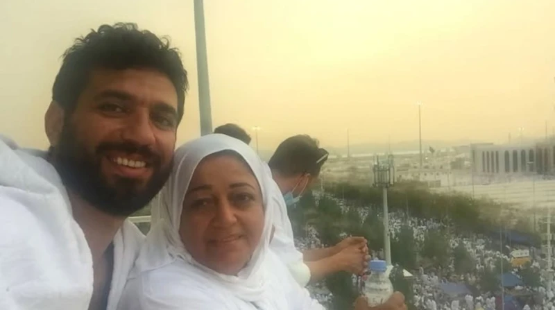 حسن الرداد يحتفل بعيد الأم برسالة مؤثرة لوالدته الراحلة احتفل الفنان حسن الرداد بعيد الأم، الذي يوافق اليوم 21 مارس، بتوجيه رسالة مؤثرة إلى والدته