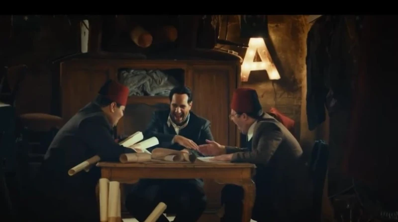 صداقة الضابط والنشال ومقابلة غرامية.. ملخص الحلقة 11 من مسلسل النص شهدت الحلقة 11 من مسلسل النص للنجم أحمد أمين، الذي يشارك في الماراثون الرمضاني لعام 2025، سرقة العصابة لدار المسا