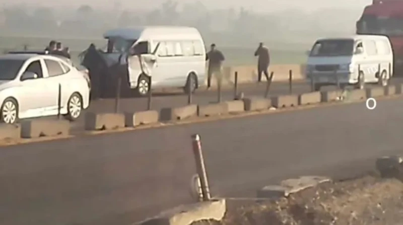 مصرع شخصين وإصابة 9 في حادث تصادم على الطريق الإقليمي بالمنوفية لقى شخصان مصرعهما وأصيب 9 آخرين، في حادث تصادم سيارة ميكروباص مع نقل ثقيل، اليوم