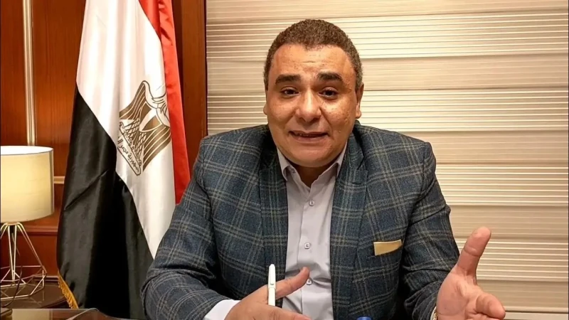 هيخرج منها على الجنايات.. عمرو عبد السلام ينصح رئيس الحكومة بإقالة وزير التعليم من منصبه قبل اللجوء للقضاء وجه المستشار عمرو عبد السلام، المحامي بالنقض، نصيحة إلى الدكتور مصطفى مدب