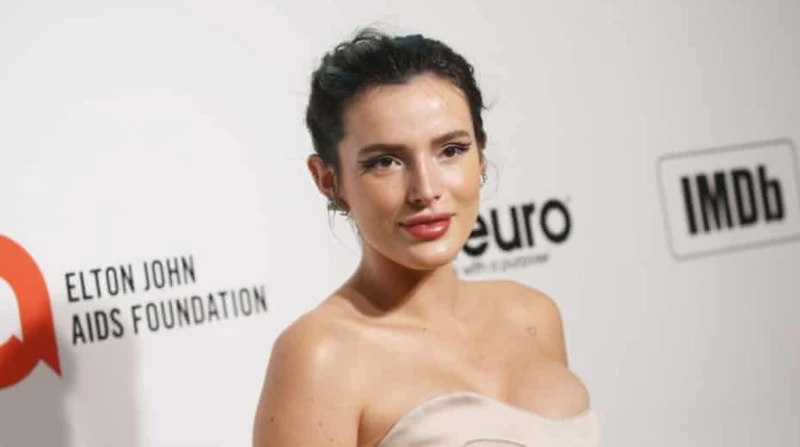 خلال تصوير فيلم .. بيلا ثورن تتهم ميكي رورك بسلوك غير لائق اتهمت الممثلة الأمريكية بيلا ثورن زميلها الممثل ميكي رورك بسلوك غير لائق في موقع تصوير فيلم الذي جمع بينهما في عام 2020. 