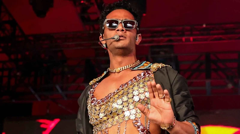 بعد طرحه رمادونا.. محمد رمضان يعلن عن مسابقة جديدة للجمهور طرح الفنان محمد رمضان، عبر صفحته على فيسبوك بعض المسابقات للجمهور مقابل مبلغ نقدي.مسابقة