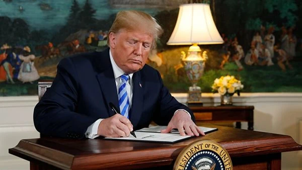 لف وارجع تانى....ترامب يتراجع عن قراره الأخير ليحدث ارتياحا كبيرا لعمالقة التكنولوجيا ذكرت وكالة بلومبرج للأنباء هذه التفاصيل، مشيرة إلى أن القرار يعد خبرا جيدا للمستهلكين، وخاصة ا