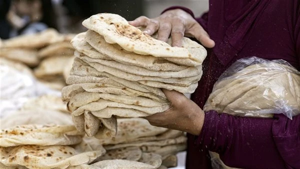 هل سترتفع أسعار الخبز السياحي؟ التموين تتخذ أول قرار بعد زيادة البنزين والسولار والمواد البترولية في مصر في خطوة سريعة لمواجهة التحديات الاقتصادية الحالية، تدرس وزارة التموين في مص