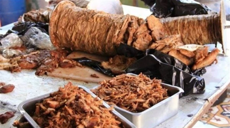 غلق مطعم شهير بعد ضبط 40 كيلو شاورما فاسدة بالجيزة غلق مطعم شهير بعد ضبط 40 كيلو شاورما فاسدة بالجيزة -----