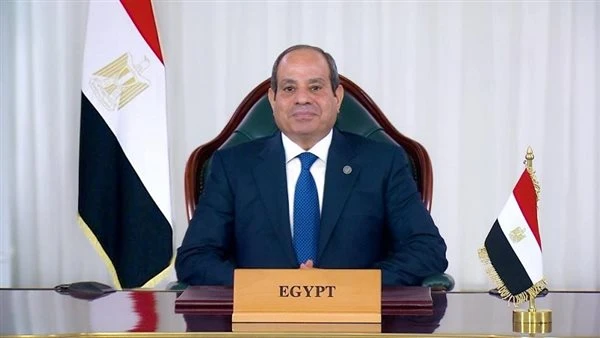الرئيس السيسي يقوم بعمل شيء يسعد المصريين ويثير الح ماس في داخلهم أثناء زيارة مكرون.. ماذا حدث؟ قام الرئيس السيسي بالتجول في شوارع الحسين وخان الخليلي برفقة الرئيس الفرنسي ماكرون أ