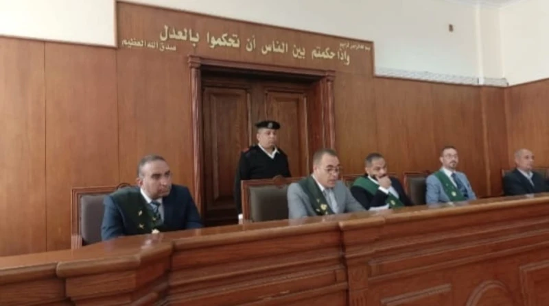 تأجيل محاكمة المتهمين بقتل شهيد الشهامة بالغردقة أصدرت الدائرة الثانية بمحكمة جنايات البحر الأحمر، برئاسة المستشار وليد محمد دنانة، اليوم الأحد،