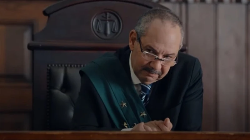 كمال أبو رية يعلق على تطابق الحكم بقضية طفل دمنهور مع لام شمسية علق الفنان كمال أبو رية على حكم المؤبد الصادر ضد المتهم بهتك عرض طفل دمنهور، وذلك لتطابق القرار مع الحكم القضائي الذ