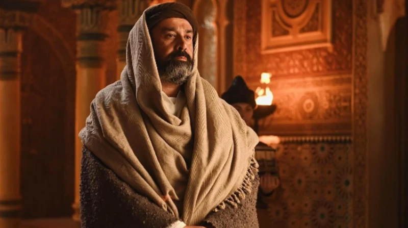 كريم عبد العزيز يكشف عن إطلالته في الحشاشين.. ومنى زكي: هتكسر الدنيا (صور) كشف النجم كريم عبد العزيز عن بعض الصور الجديدة للشخصية التي يجسدها خلال