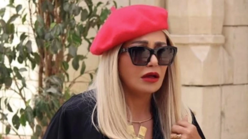 بسبب أحمد شفيق.. ليلى علوي تعتذر للجمهور قدمت الفنانة ليلى علوي، اعتذارها للجمهور بعدما نشرت قبل ساعات عبر إنستجرام خبرا عن وفاة الفريق أحمد شفيق. وقالت ليلى علوي لاحقا عبر خاصية س