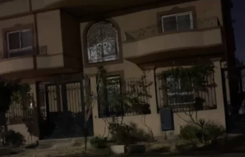 بشبهة اشتراكهما.. القبض على شقيقتي المتهم بقتل رجل أعمال التجمع ألقت الأجهزة الأمنية بمديرية أمن القاهرة، القبض على شقيقتى المتهم بقتل رجل أعمال