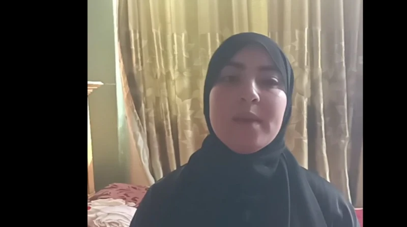 ولع فيها وقفل الباب.. مريم تتهم زوج شقيقتها بإنهاء حياتها بالإسكندرية (فيديو) شهدت منطقة أبو قير بمحافظة الإسكندرية واقعة مأساوية مؤلمة، حيث لقيت سيدة تدعى إيمان مصرعها، إثر نشوب ح