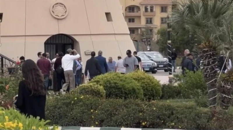 يسرا وشريهان وتامر هجرس أبرز حضور تشييع والدة زوجة رامي صبري شيع جثمان والدة شيرين عادل، زوجة المطرب رامي صبري، اليوم الخميس، من مسجد الشرطة بمدينة 6 أكتوبر.وحضر مراسم التشييع، أفر