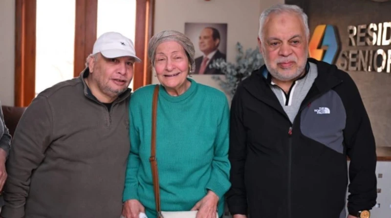 صوروني أنا لسة عايشة.. رسالة مؤثرة من فادية عكاشة بدار مسني الفن أجرى نقيب المهن التمثيلية الدكتور أشرف زكي، زيارة إلى مقر دار رعاية كبار السن من الفنانين والممثلين، اليوم في مدينة