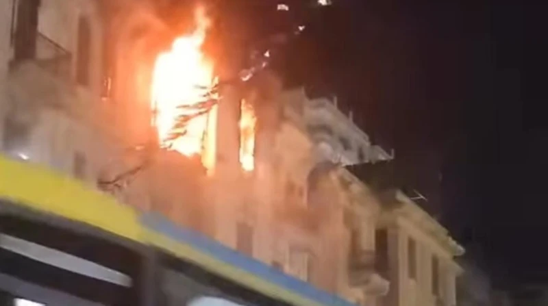 اندلاع حريق داخل شقة سكنية بشبرا مصر (صور) اندلع حريق هائل داخل شقة سكنية في منطقة شبرا مصر، التابعة لمحافظة القاهرة، وتم الدفع بعدد من سيارات