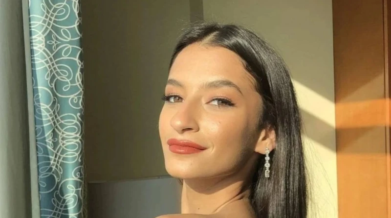 قبل أميرة أديب.. 5 نجمات اقتحمن مجال الغناء آخر 5 أعوام أقدمت الفنانة الشابة أميرة أديب على اقتحام مجال الغناء، بعد طرحها أمس، لأولى أغانيها بعنوان اللي راح عبر اليوتيوب، وجميع منص