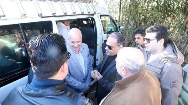 هل قام محافظ الشرقية بصفع مواطن خلال زياراته الميدانية في المحافظة؟.. اعرف تفاصيل الواقعة انتشرت أخبار وتصريحات تؤكد أن محافظ الشرقية قد صفع مواطن أثناء إحدى جولاته في المحافظة نتي