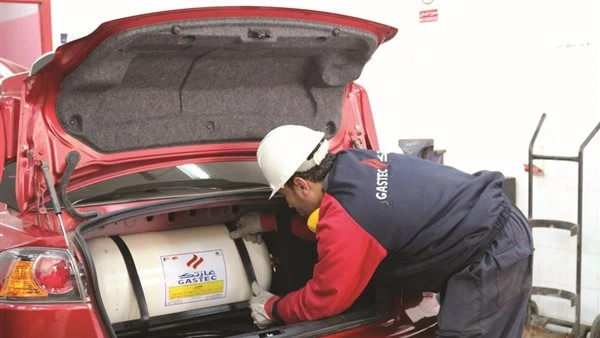 التكاليف والأوراق المطلوبة لتحويل السيارات للعمل بالغاز الطبيعي بعد ارتفاع أسعار البنزين تزامنا مع إصدار لجنة التسعير التلقائي للمواد البترولية التابعة لمجلس الوزراء، قرار رسمي تضم