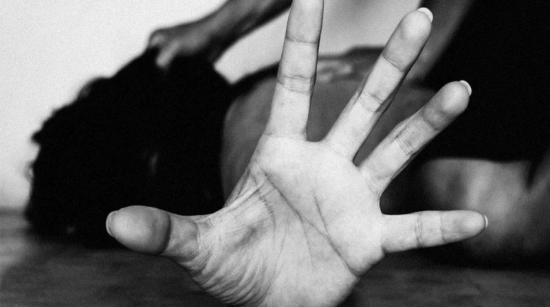 هرب بعد حفلة تعذيب.. أب ينهي حياة ابنتيه بمساعدة الأم في القاهرة لفظت طالبتان شقيقتان، أنفاسهما الأخيرة بعد وصلة ضرب مبرح على يد والدهما، بسبب رسوبهما في امتحانات الثانوية العامة، 