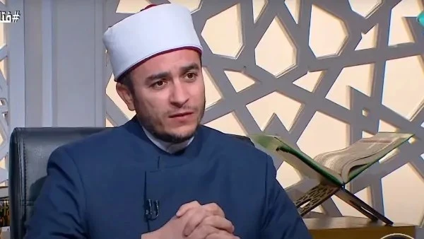 سنة ولا فرض؟.. دار الإفتاء توضح بالتفصيل طرح أحد المتابعين سؤالا عبر البث المباشر لدار الإفتاء المصرية، توجه فيه للشيخ محمود شلبي، أمين الفتوى، مستفسرا عن مدى ضرورة الإقامة في حال 