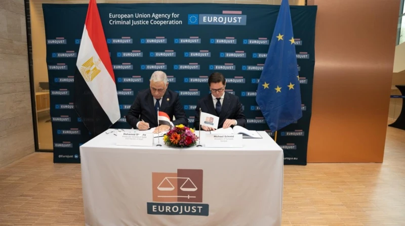 النيابة العامة توقع مذكرة تعاون مع اليوروجست لتعزيز التعاون القضائي الدولي شارك النائب العام المستشار محمد شوقي، في فعاليات الاجتماع المنعقد بمدينة لاهاي بالمملكة الهولندية، مع وكا