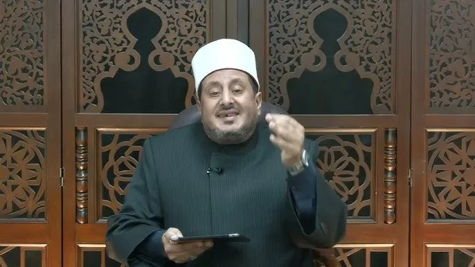 الشيخ الأدهم.. الإسلام لا يقر التراشق اللفظي بسبب مباراة حذر الشيخ محمد الأدهم، أمين الفتوى بدار الإفتاء المصرية، من خطورة التعصب الكروي بين جماهير الفرق الرياضية، خصوصا بين مشجعي 