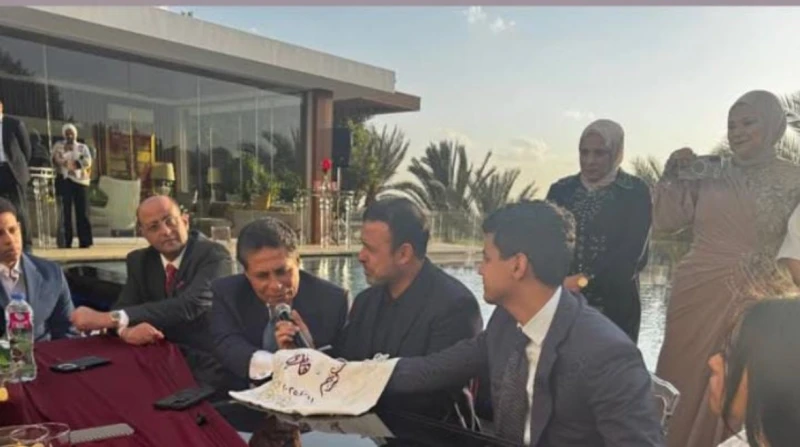 أحمد داش يحتفل بعقد قران شقيقه كريم احتفل الفنان أحمد داش بعقد قران شقيقه البلوجر كريم داش في حفل عائلي اقتصر على الأهل والأصدقاء، حيث عقد القران