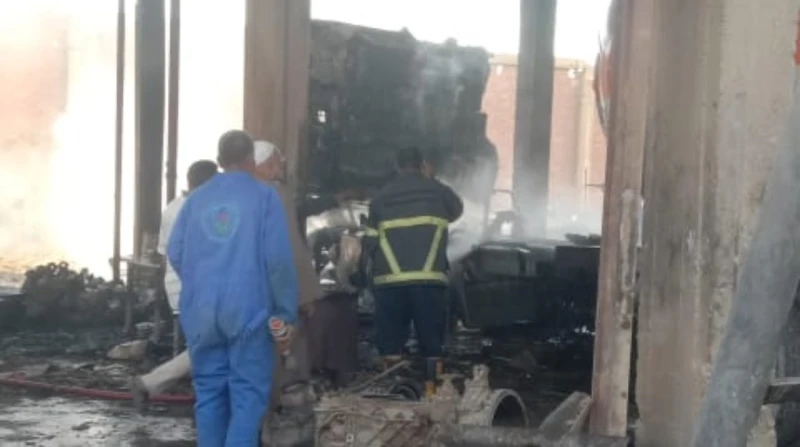 تفحم سيارة نقل غاز دون إصابات بأسوان شهد مخزن أحد مستودعات البوتاجاز بمنطقة الكاجوج التابعة لمركز كوم أمبو بأسوان، احتراق كابينة سيارة فنطاس، ونجحت جهود الحماية المدنية في السيطرة 