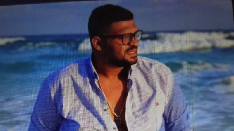 دور على الأوردر.. سائق أوبر يكشف تفاصيل جديدة في اتهامه بسرقة هبة قطب أثار منشور نشرته الدكتورة هبة قطب، على صفحتها الشخصية، تروي فيه خلاف نشب بينها وبين سائق أوبر، أثناء طلبها منه