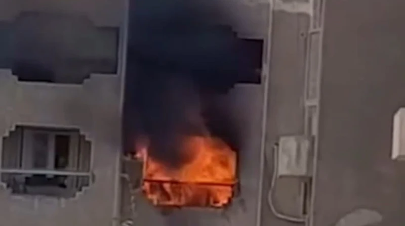 إخماد حريق ضخم اندلع في عقار بالقاهرة الجديدة (صور) سيطرت قوات الحماية المدنية بالقاهرة، على حريق ضخم اندلع في عقار بمنطقة القاهرة الجديدة دون وقوع