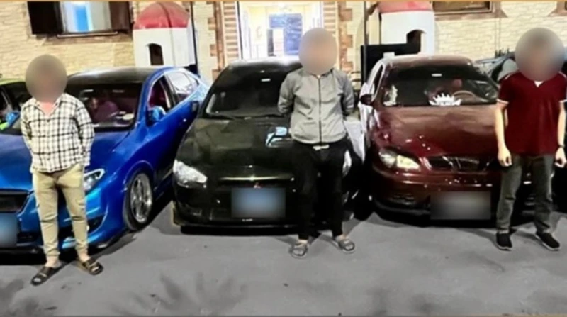 ضبط 5 أشخاص استعرضوا بسياراتهم في حفل زفاف بأسيوط ضبطت الأجهزة الأمنية بوزارة الداخلية، 5 من قائدي السيارات بمحافظة أسيوط، عقب ظهورهم في مقطع مصور وهم يؤدون حركات استعراضية، ويقودو