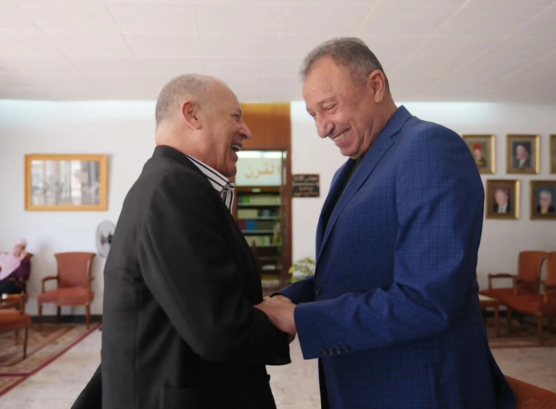 إرضاءا ل محمود الخطيب.. هاني أبو ريدة يخطر حسام حسن بضرورة إلغاء معسكر المنتخب في يونيو القادم علم موقع افاق عربية الإخباري، من مصادر مطلعة داخل اتحاد الكرة، كواليس جلسة طارئة عقده