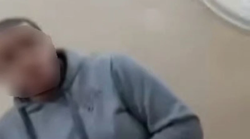 أنا أرجل منك.. إخلاء سبيل المتهمة بصفع طبيب في عيادته بالجيزة قررت جهات التحقيق المختصة في الجيزة، إخلاء سبيل فتاة اعتدت على طبيب أسنان داخل عيادته