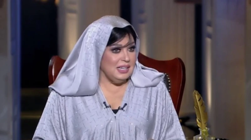 فيفي عبده تكشف مفاجأة عن مشاركة محمد هنيدي في حزمني يا كشفت الفنانة فيفي عبده مفاجأة عن مشاركة الفنان محمد هنيدي بمسرحية حزمني يا، التي سبق عرضها في