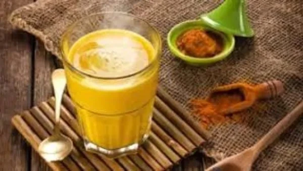 وصفة عمل شاي الكرك الهندي على الطريقة الأصلية يعد شاي الكرك الهندي من المشروبات الساخنة التي يفضلها العديد من الأشخاص، ويمكن تحضير الشاي الهندي بوصفة بسيطة وسهلة وإليك طريقة تحضير 