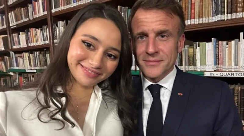 ليلى علوي وهند صبري.. نجوم الفن يلتقون ماكرون بالسفارة الفرنسية (صور) تلقى عدد من نجوم الفن دعوة للقاء الرئيس الفرنسي إيمانويل ماكرون، أمس الإثنين، في المعهد الفرنسي للآثار الشرقية