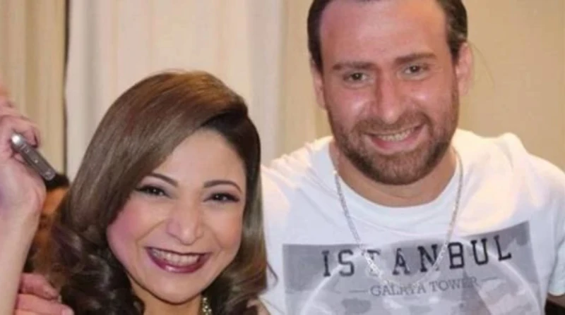 بعد أيام من وفاة والدتها.. زوجة الفنان نضال الشافعي تفارق الحياة رحلت عن عالمنا الفنانة هند محمد علي، زوجة الفنان نضال الشافعي، وذلك حزنا على وفاة