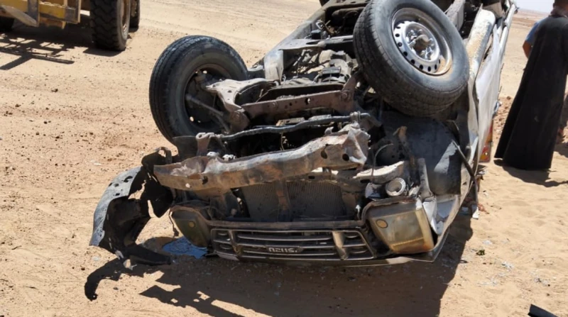 وفاة شاب في انقلاب سيارة على الطريق الدائري الإقليمي بأكتوبر لفظ شاب أنفاسه الأخيرة، في حادث انقلاب سيارة ربع نقل أعلى الطريق الإقليمي بمنطقة 6 أكتوبر بالجيزة.تلقت الأجهزة الأمنية