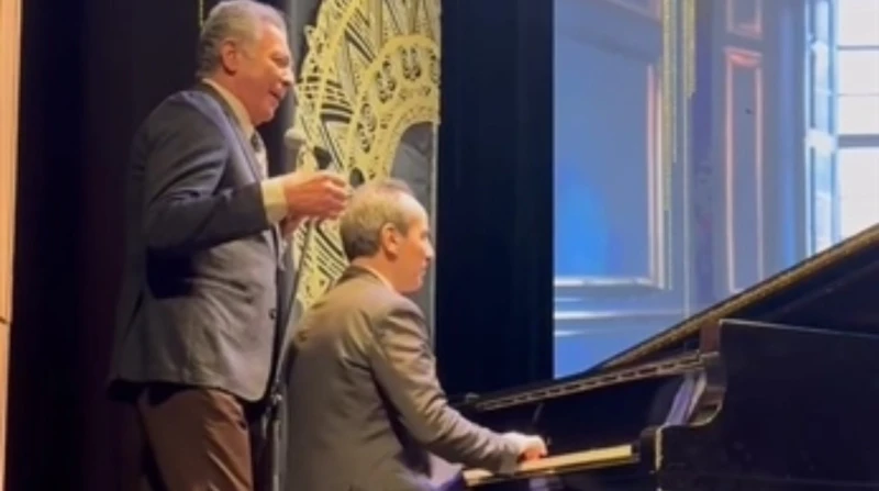 عمرو سليم ل محمود حميدة: أخويا اللي نورني في الأوبرا حرص الفنان محمود حميدة، على حضور حفل الموسيقار عمرو سليم، الذي أقيم أمس في دار الأوبرا