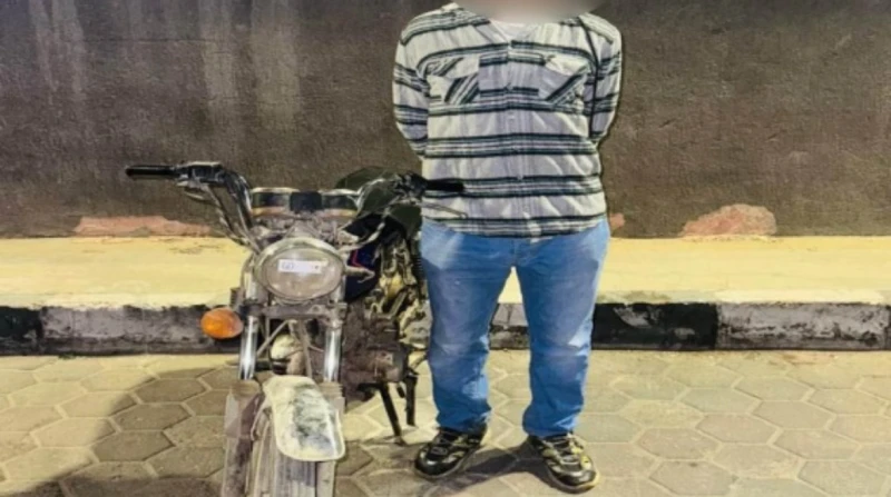 جريمة في حق سائحة أجنبية تقود شخصا للزنزانة.. ما القصة؟ تمكنت أجهزة الأمن بوزارة الداخلية، من كشف ملابسات واقعة سرقة حقيبة يد من إحدى السيدات الأجنبيات بمنطقة مدينة نصر في القاهرة.