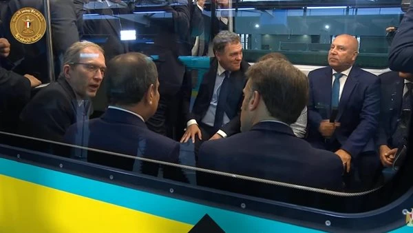 محطة عدلي منصور تشهد مفاجأة .. الرئيس السيسي وماكرون وكامل الوزير في مشهد استثنائي يثير الانتباه ماذا حدث بين الرئيسين داخل محطات مترو الأنفاق؟ الرئيس السيسي .. مترو الأنفاق .. زيا