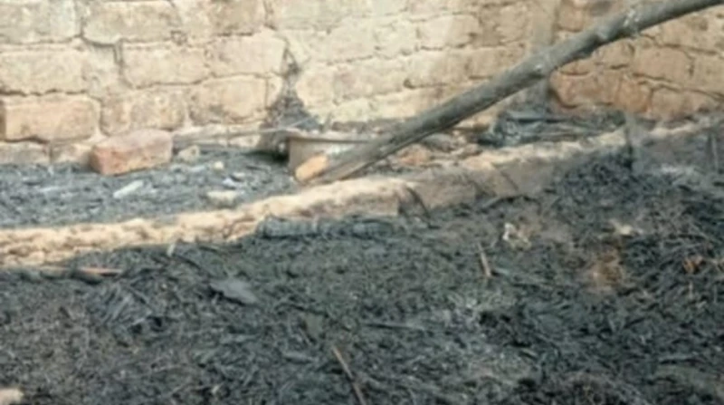 العاصفة تؤجج حريقا في منزل ونخيل بقنا تسببت العاصفة في تأجيج حريق داخل منزل ومجموعة أشجار نخيل، اليوم الأربعاء، بنجع الجود قرية العيايشا، مركز قوص، جنوبي محافظة قنا، وتم الدفع ب 3 