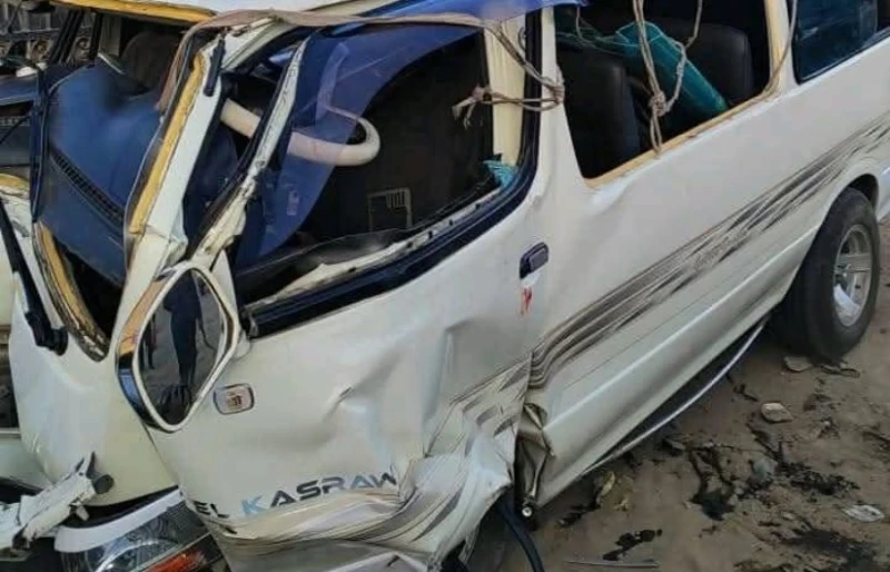 إصابة 11 شخصا في انقلاب ميكروباص على زراعي البحيرة صور أصيب 11 شخصا في حادث انقلاب سيارة ميكروباص أمام الكوبري العلوي لمركز إيتاي البارود بالطريق