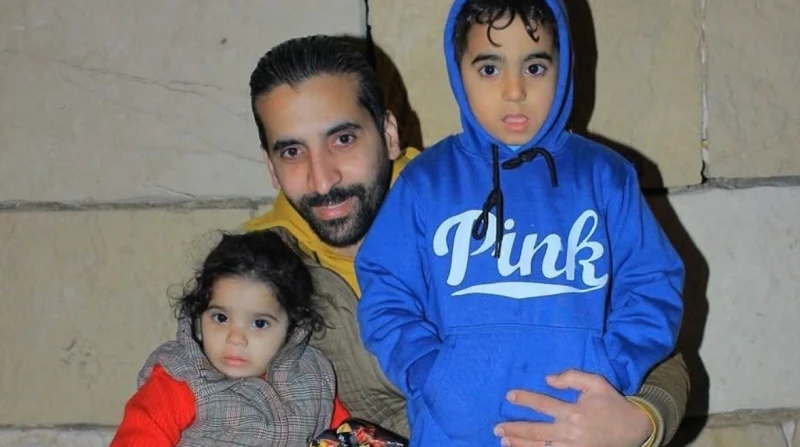 طعنة بلا سبب تنهي حياة عامل في أحد شوارع الإسكندرية (فيديو) شهد شارع السوق بمنطقة أبوسليمان شرق محافظة الإسكندرية، مصرع عامل طعنا بمطواة على يد عاطل