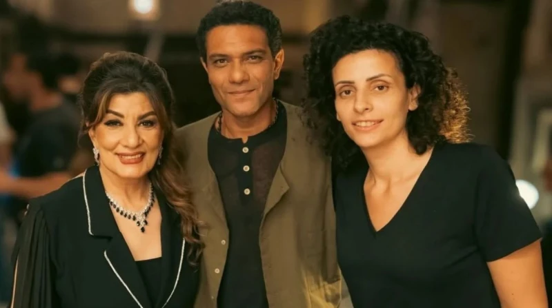 مخرجة إن غاب القط تكشف كواليس الفيلم (صور) يواصل فريق عمل فيلم إن غاب القط، بطولة الفنان آسر ياسين والفنانة أسماء جلال، تصوير أحداث العمل، والذي من المقرر عرضه عما قريب. ونشرت سارة