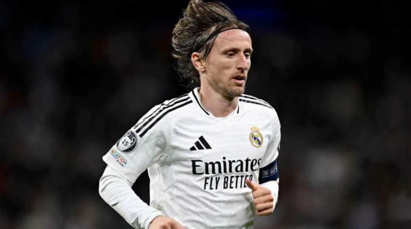 مع قرب انتهاء عقده.. إدارة ريال مدريد تحسم مصير مودريتش حسم مسؤولو ريال مدريد قرارهم بعدم تجديد عقد لاعب الوسط الكرواتي المخضرم لوكا مودريتش، الذي