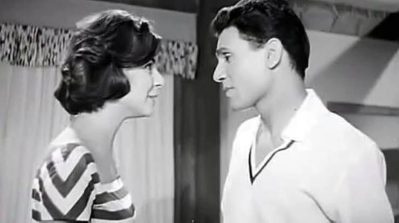 عائلة العندليب تكشف حقيقة زواجه عرفيا من السندريلا كشفت عائلة الفنان والمطرب الراحل عبدالحليم حافظ، صحة زواجه عرفيا من الفنانة سعاد حسني، بعد تأكيدات